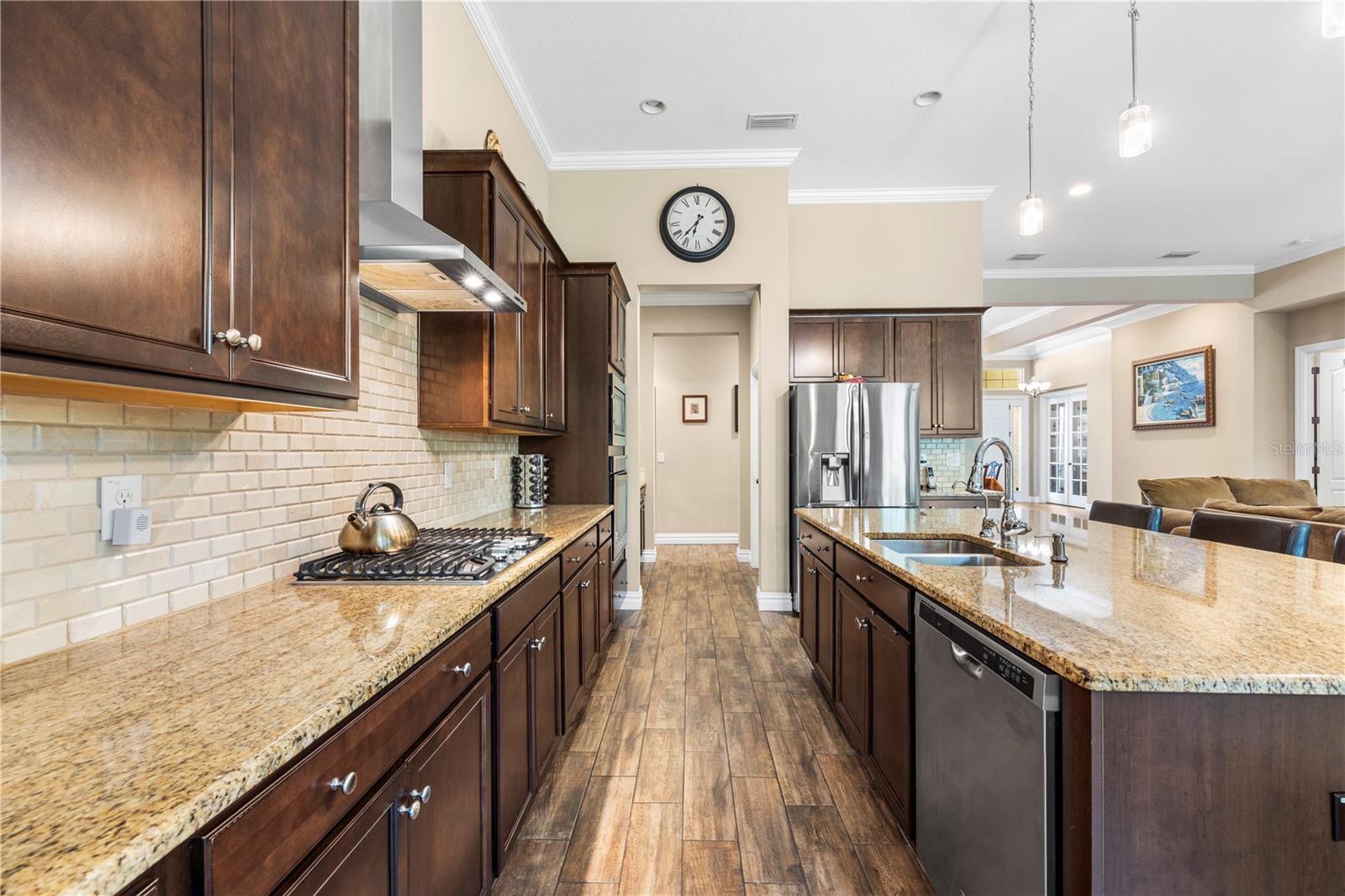 Listing photo id 14 for 16726 Courtyard Loop
