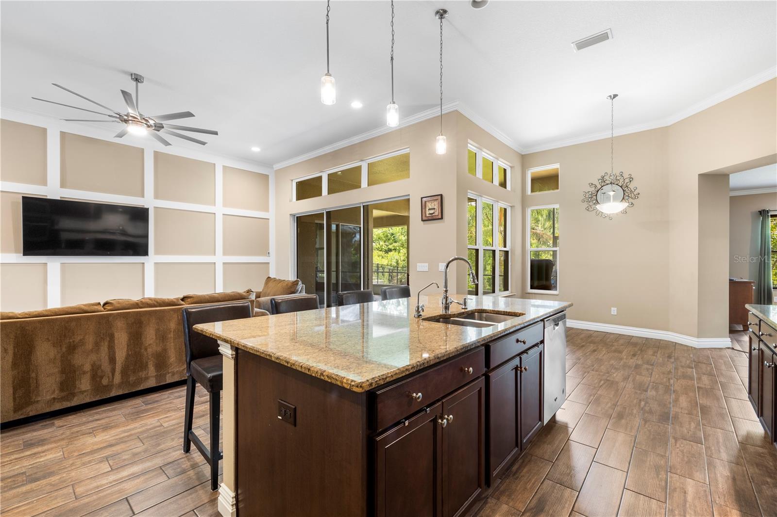 Listing photo id 17 for 16726 Courtyard Loop