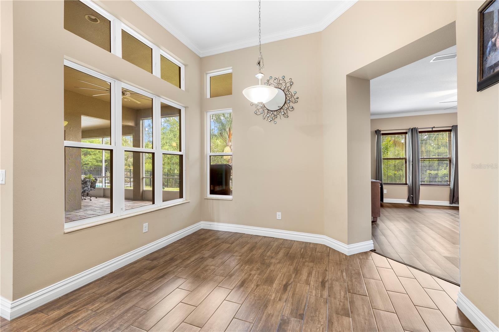 Listing photo id 19 for 16726 Courtyard Loop