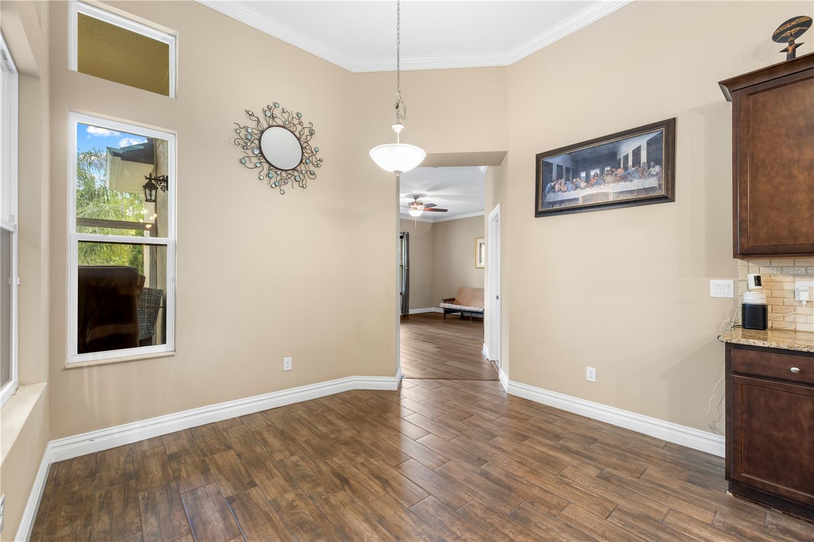 Listing photo id 20 for 16726 Courtyard Loop