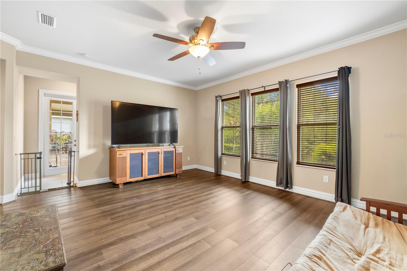Listing photo id 23 for 16726 Courtyard Loop