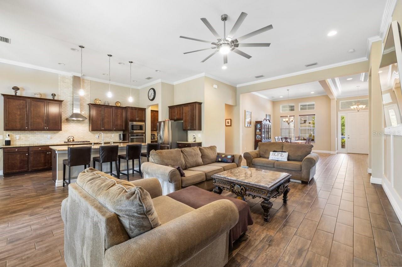 Listing photo id 25 for 16726 Courtyard Loop