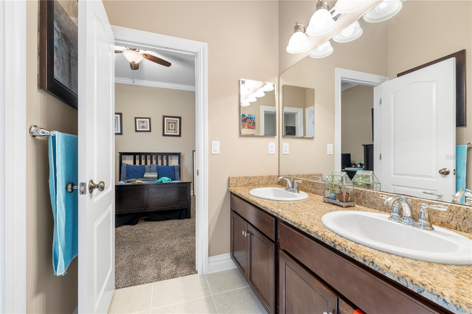 Listing photo id 33 for 16726 Courtyard Loop