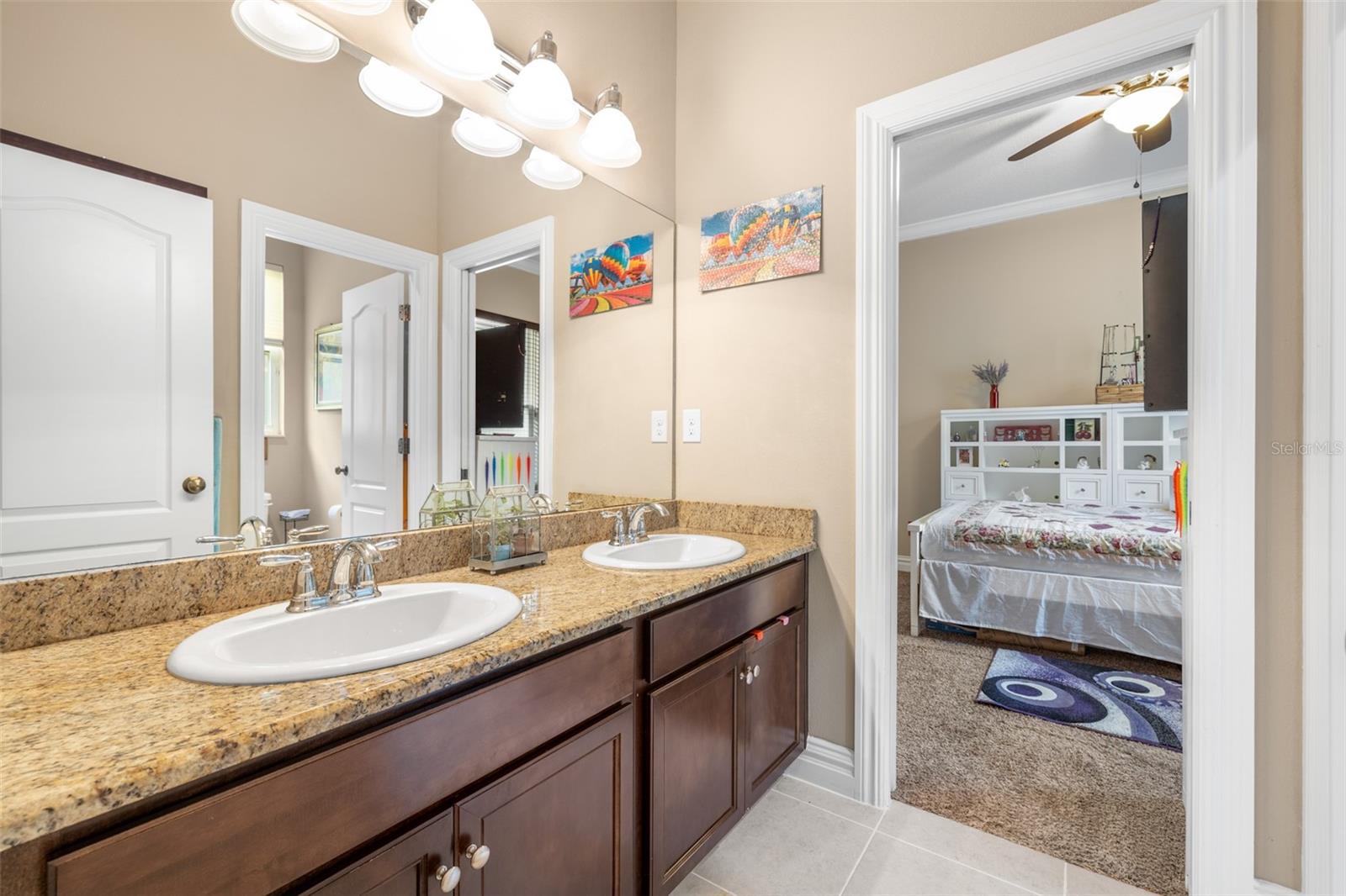 Listing photo id 34 for 16726 Courtyard Loop