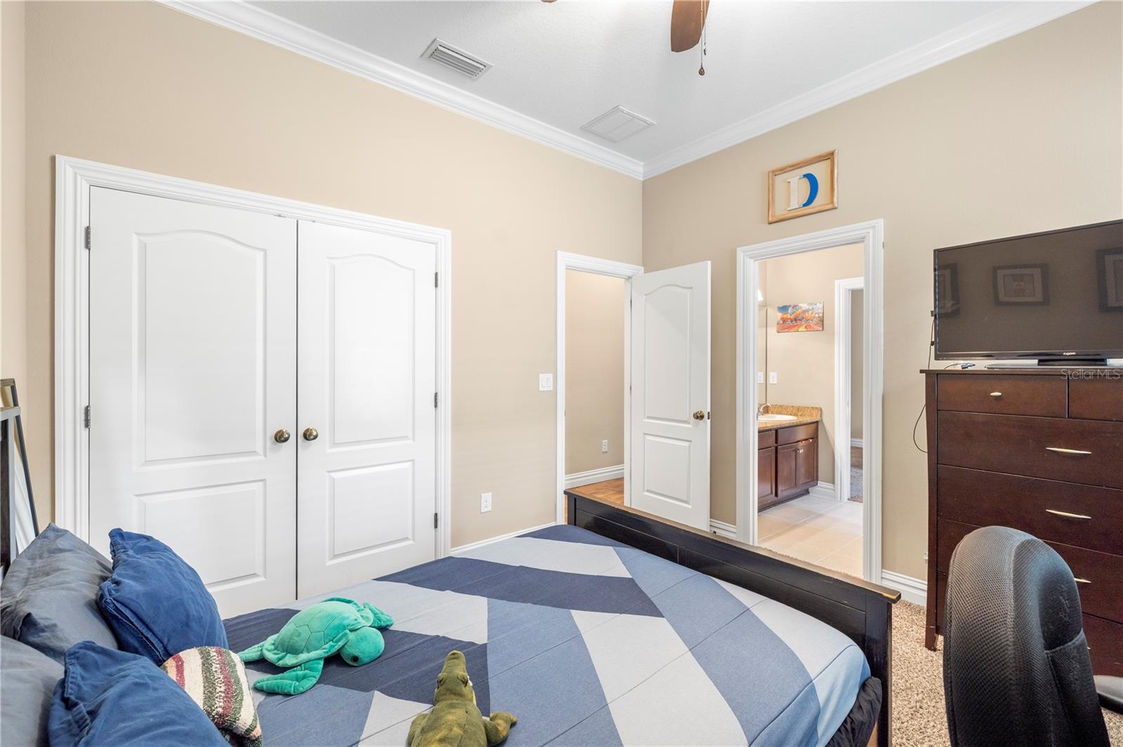 Listing photo id 37 for 16726 Courtyard Loop