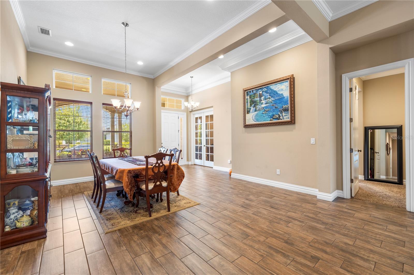 Listing photo id 2 for 16726 Courtyard Loop
