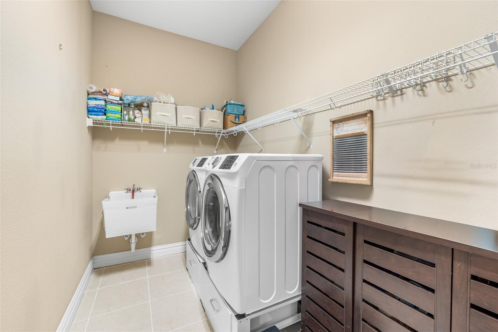 Listing photo id 39 for 16726 Courtyard Loop