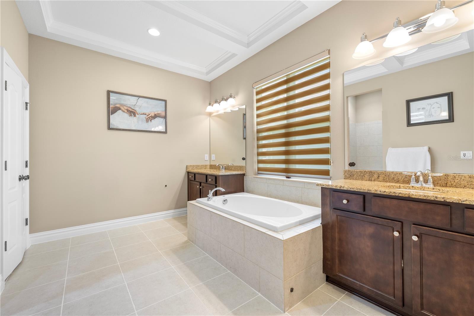 Listing photo id 40 for 16726 Courtyard Loop