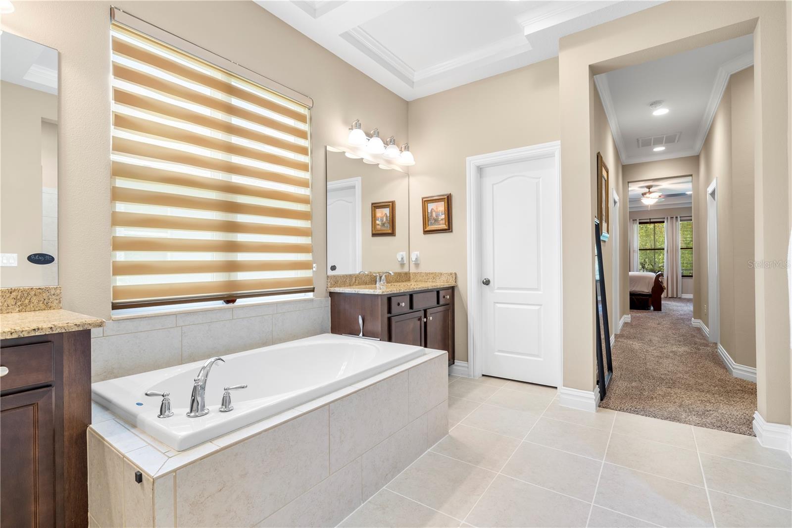 Listing photo id 41 for 16726 Courtyard Loop