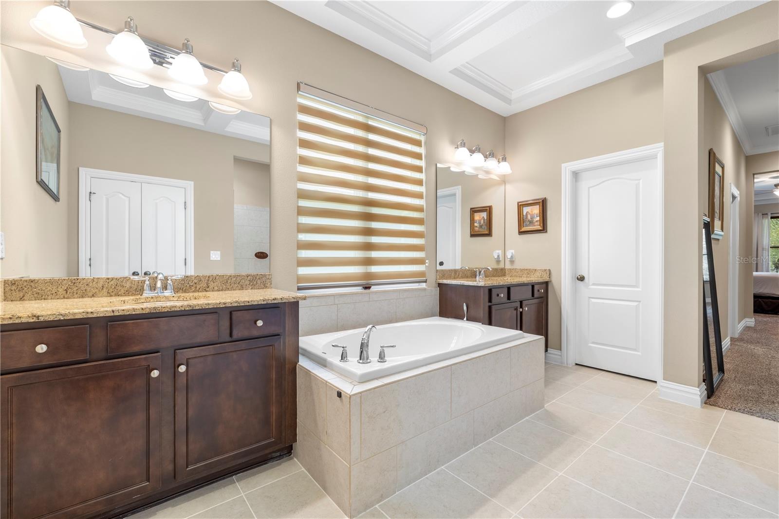 Listing photo id 42 for 16726 Courtyard Loop