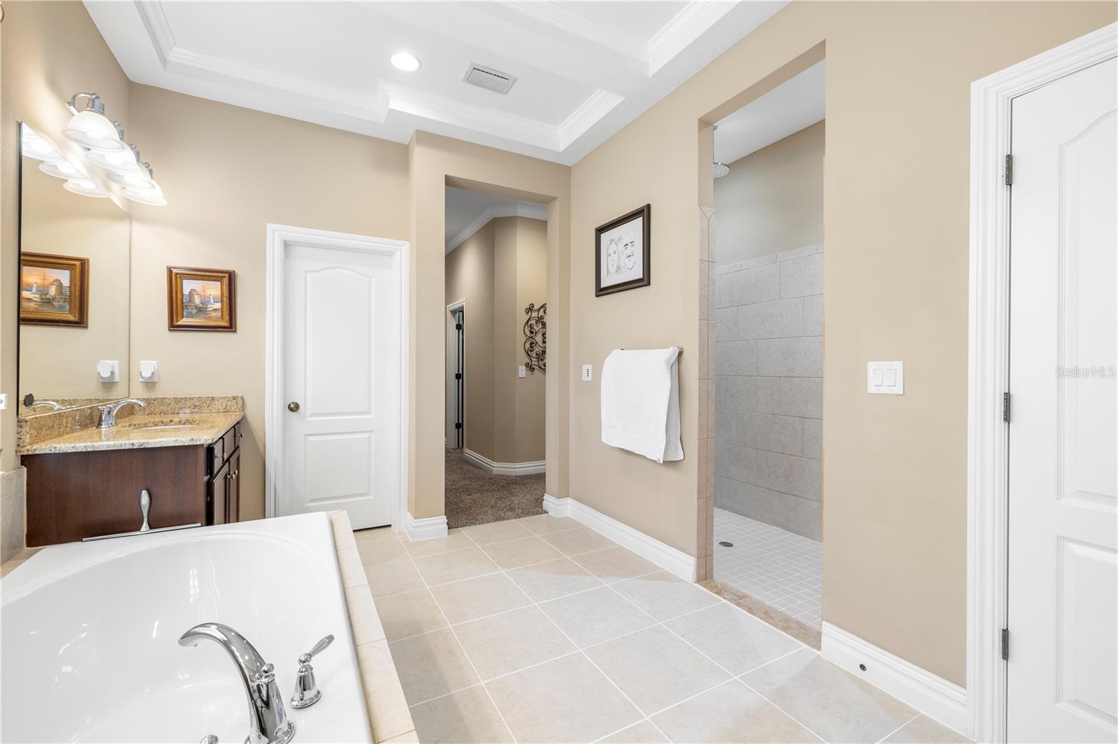 Listing photo id 43 for 16726 Courtyard Loop