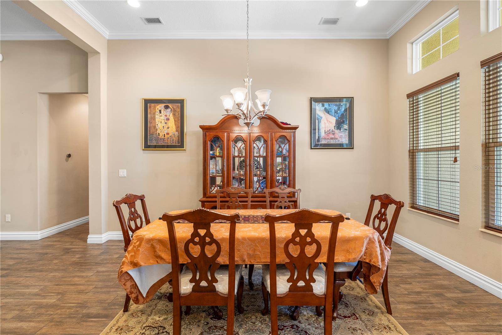 Listing photo id 3 for 16726 Courtyard Loop