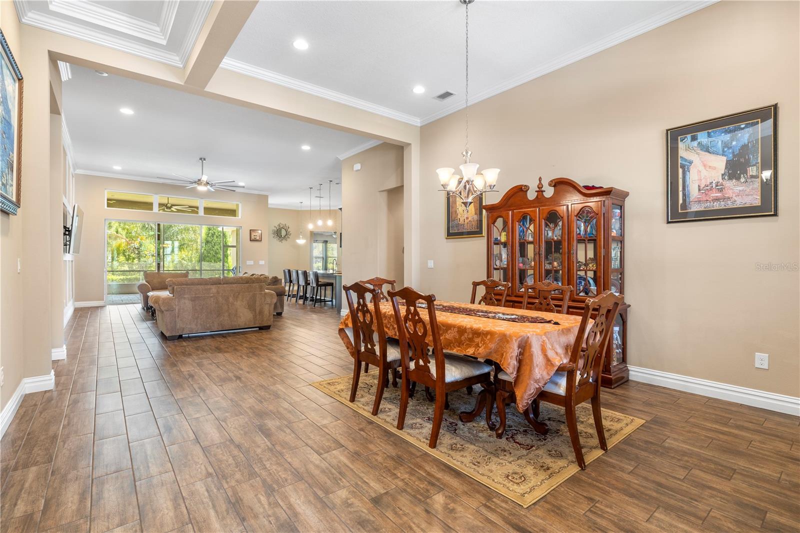 Listing photo id 4 for 16726 Courtyard Loop