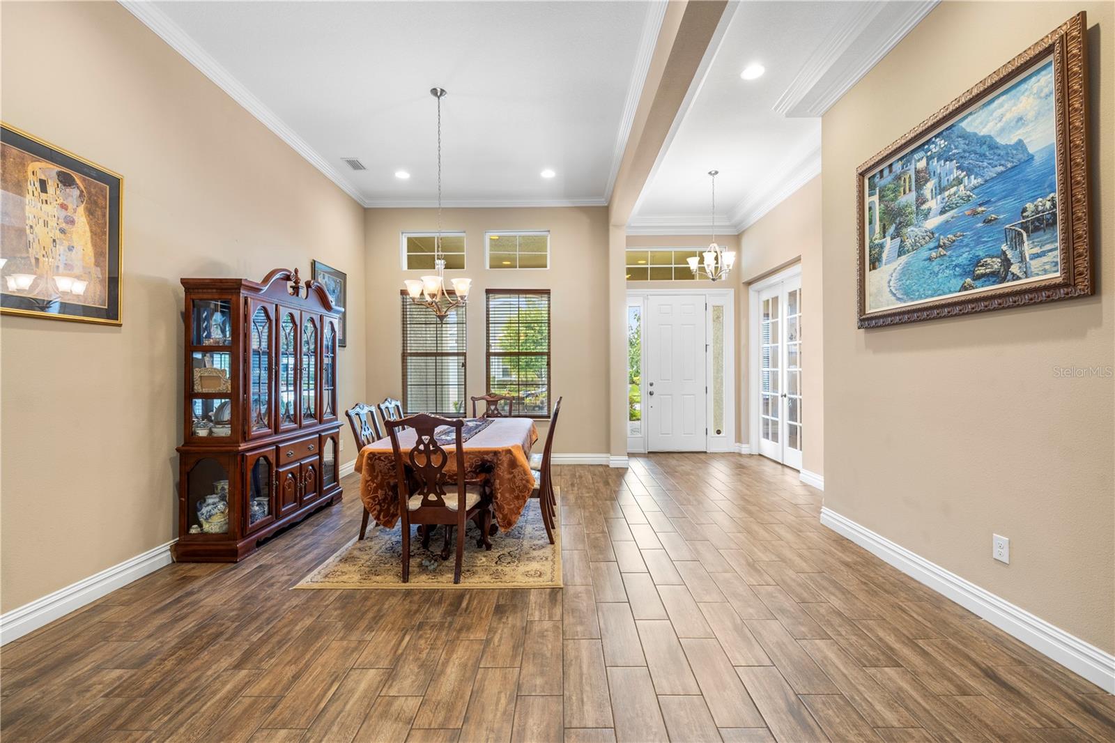 Listing photo id 5 for 16726 Courtyard Loop