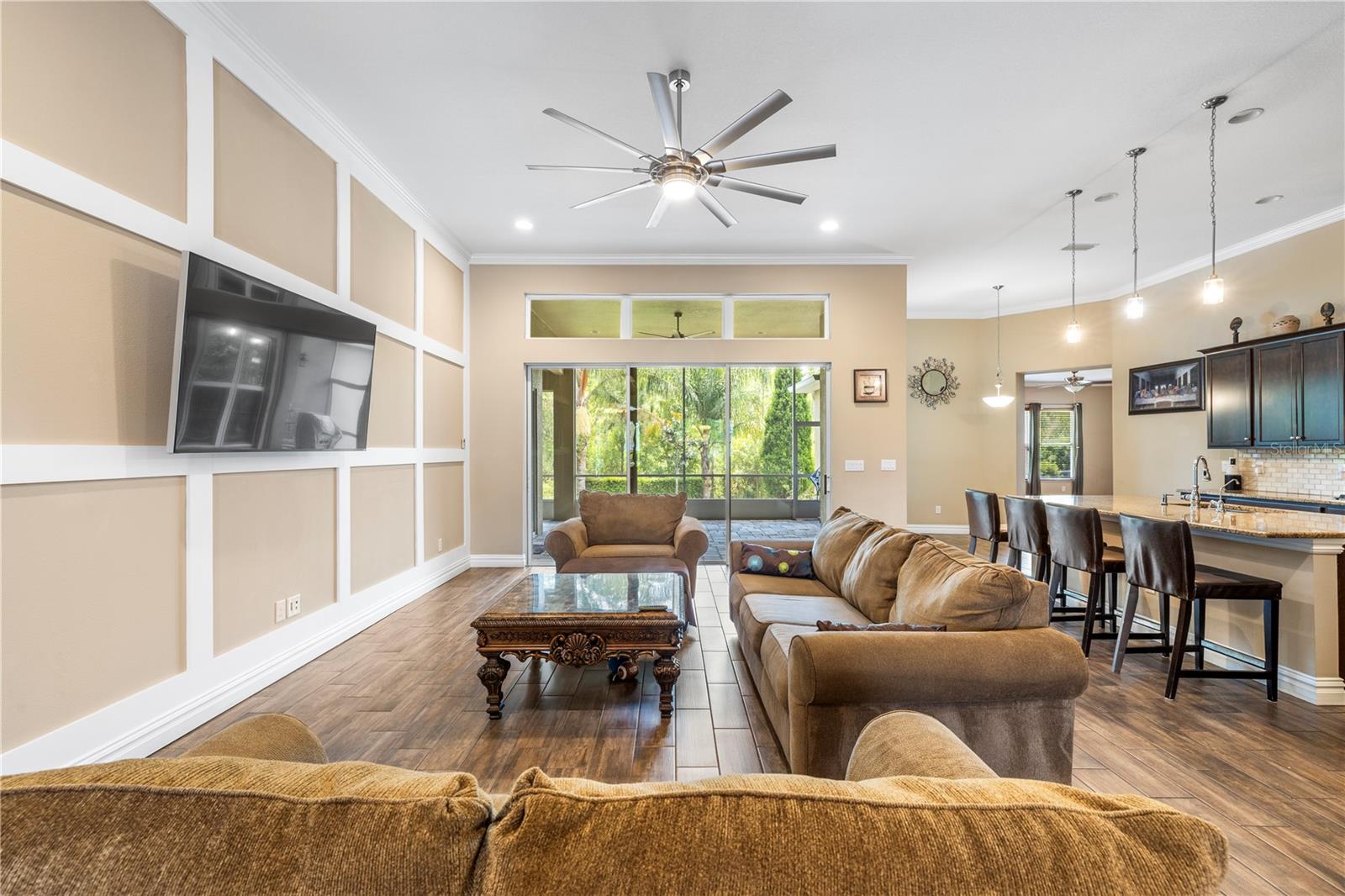 Listing photo id 6 for 16726 Courtyard Loop