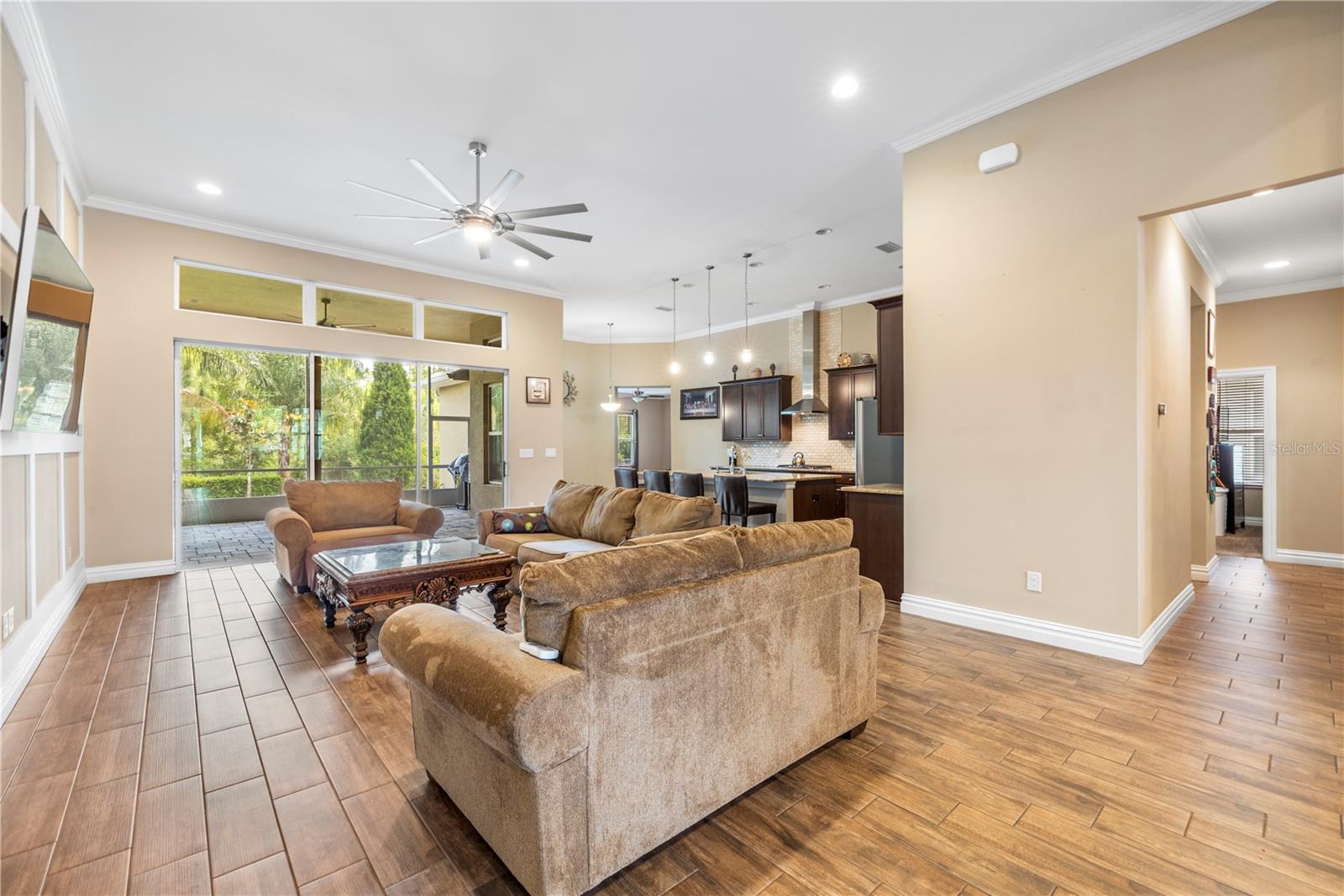 Listing photo id 7 for 16726 Courtyard Loop