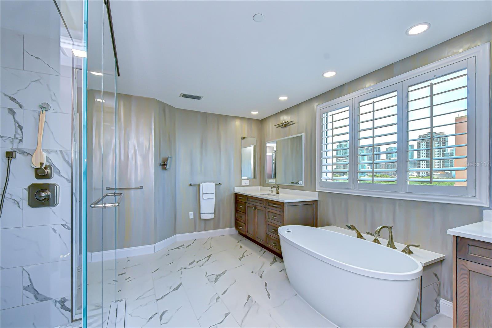 Image 27 of 85 For 555 5th Avenue Ne 711