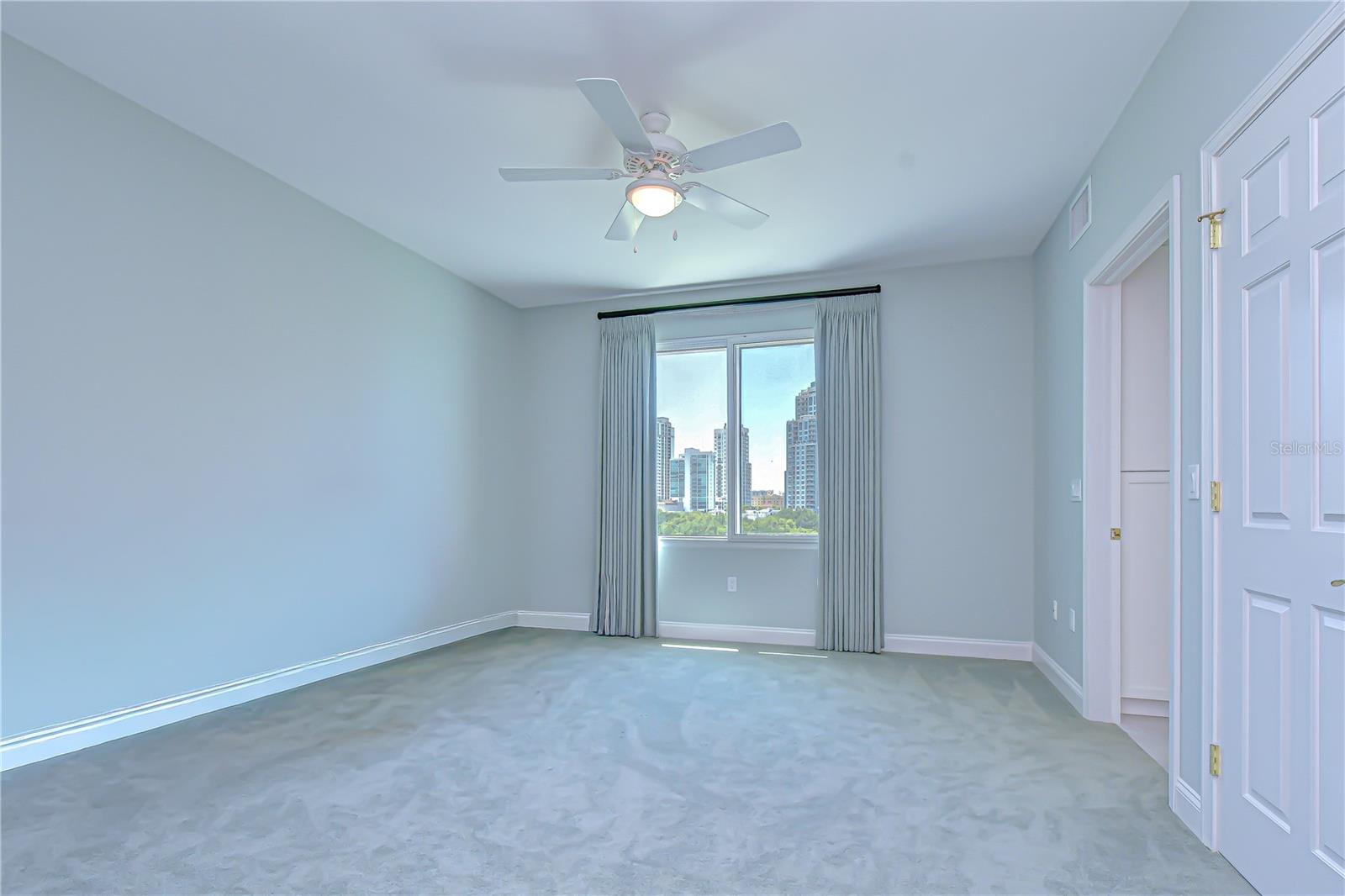 Image 32 of 85 For 555 5th Avenue Ne 711