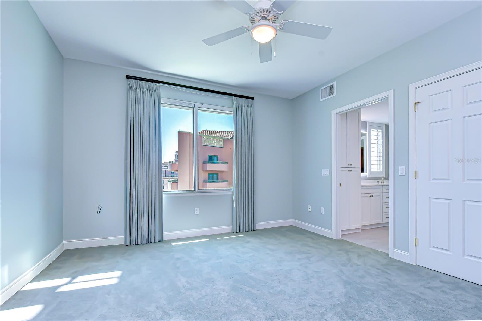 Image 33 of 85 For 555 5th Avenue Ne 711