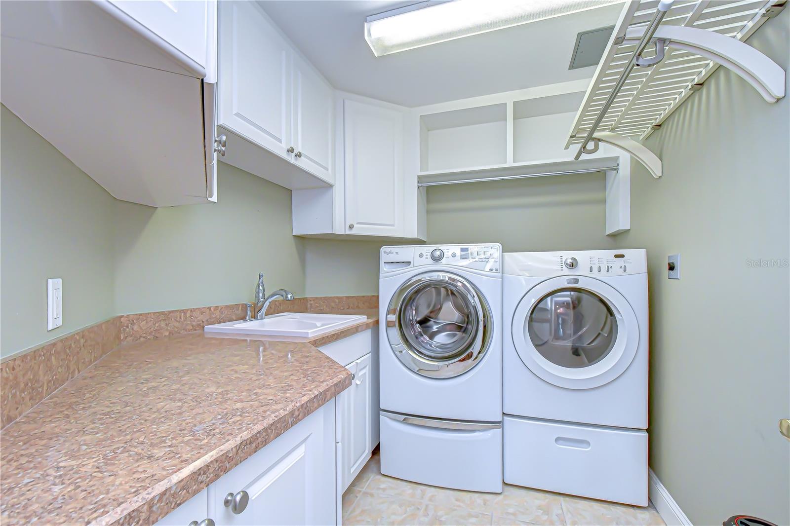 Image 40 of 85 For 555 5th Avenue Ne 711