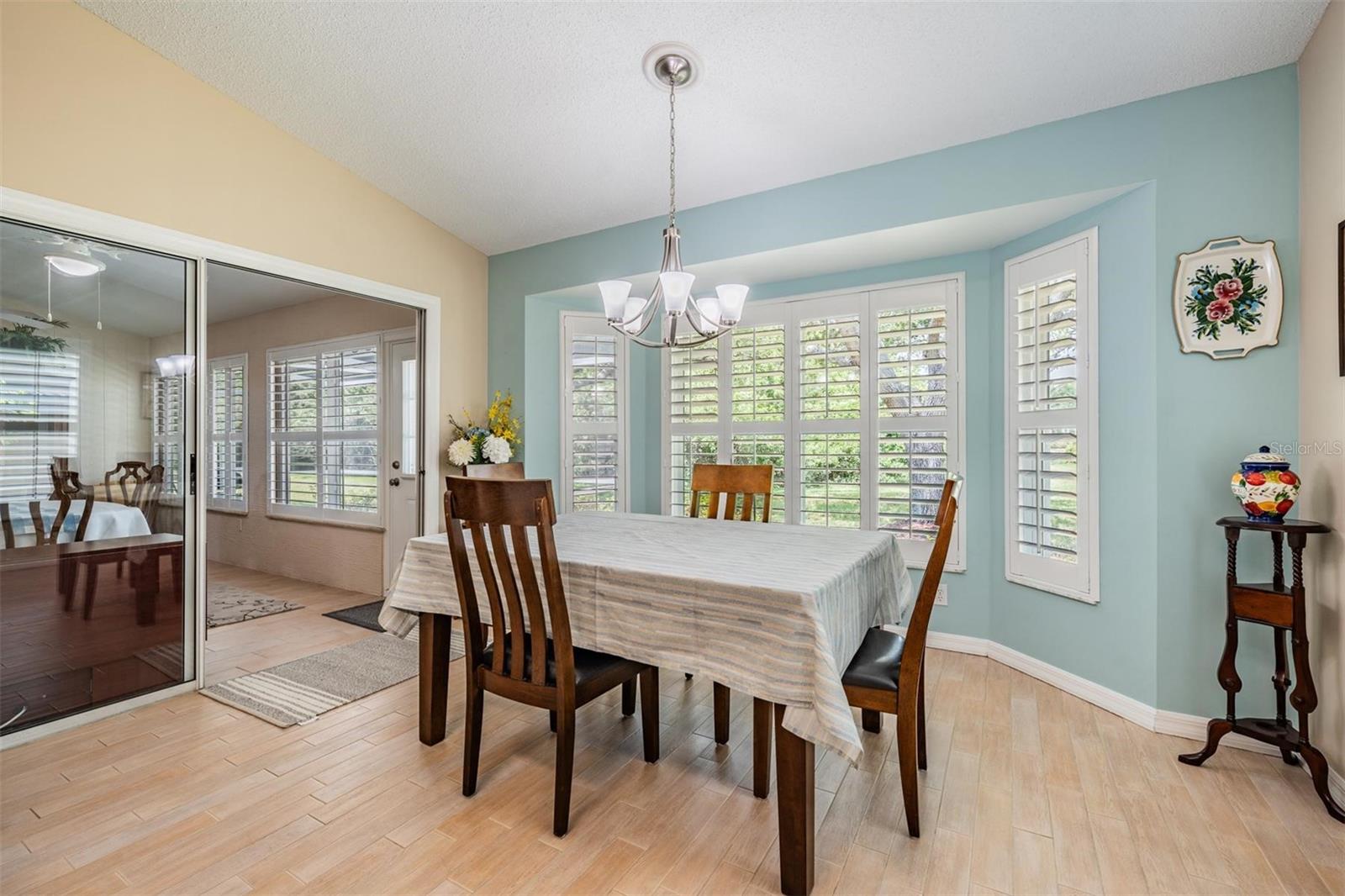 Image 9 of 39 For 1237 Almondwood Drive