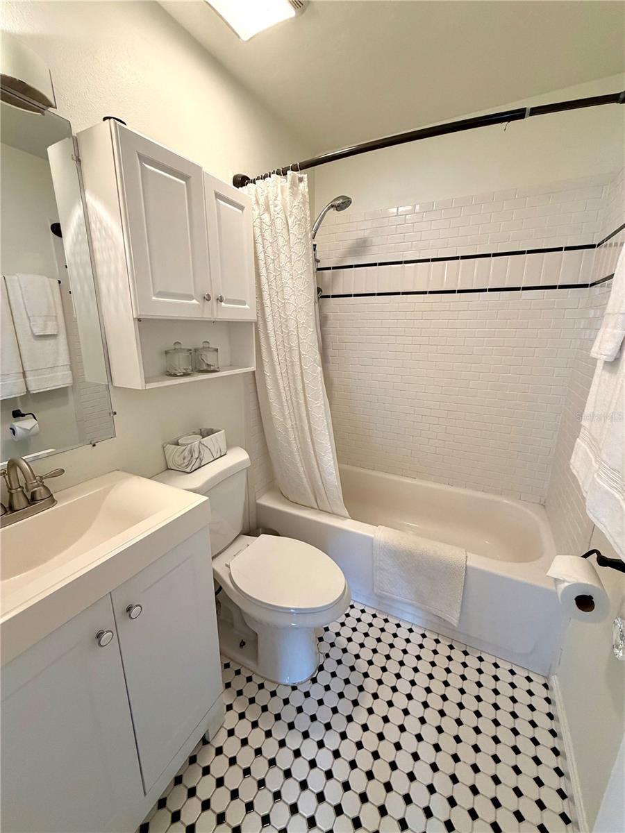 Image 11 of 25 For 2842 15th Avenue N