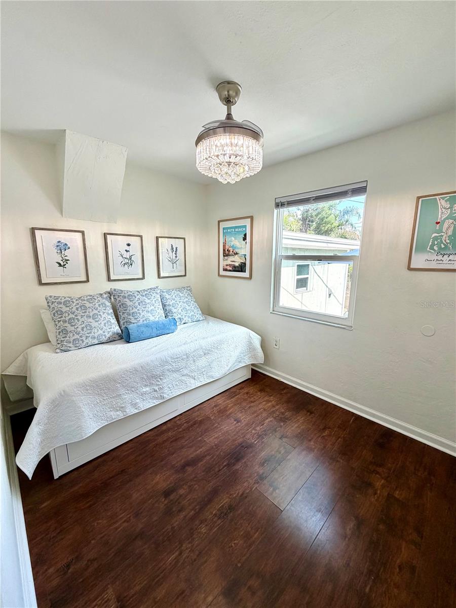 Image 12 of 25 For 2842 15th Avenue N