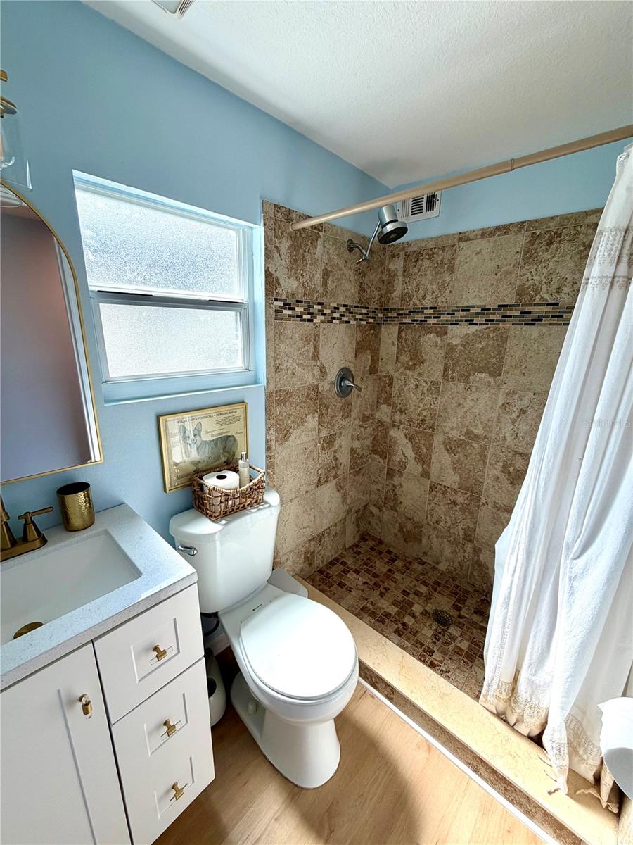 Image 14 of 25 For 2842 15th Avenue N