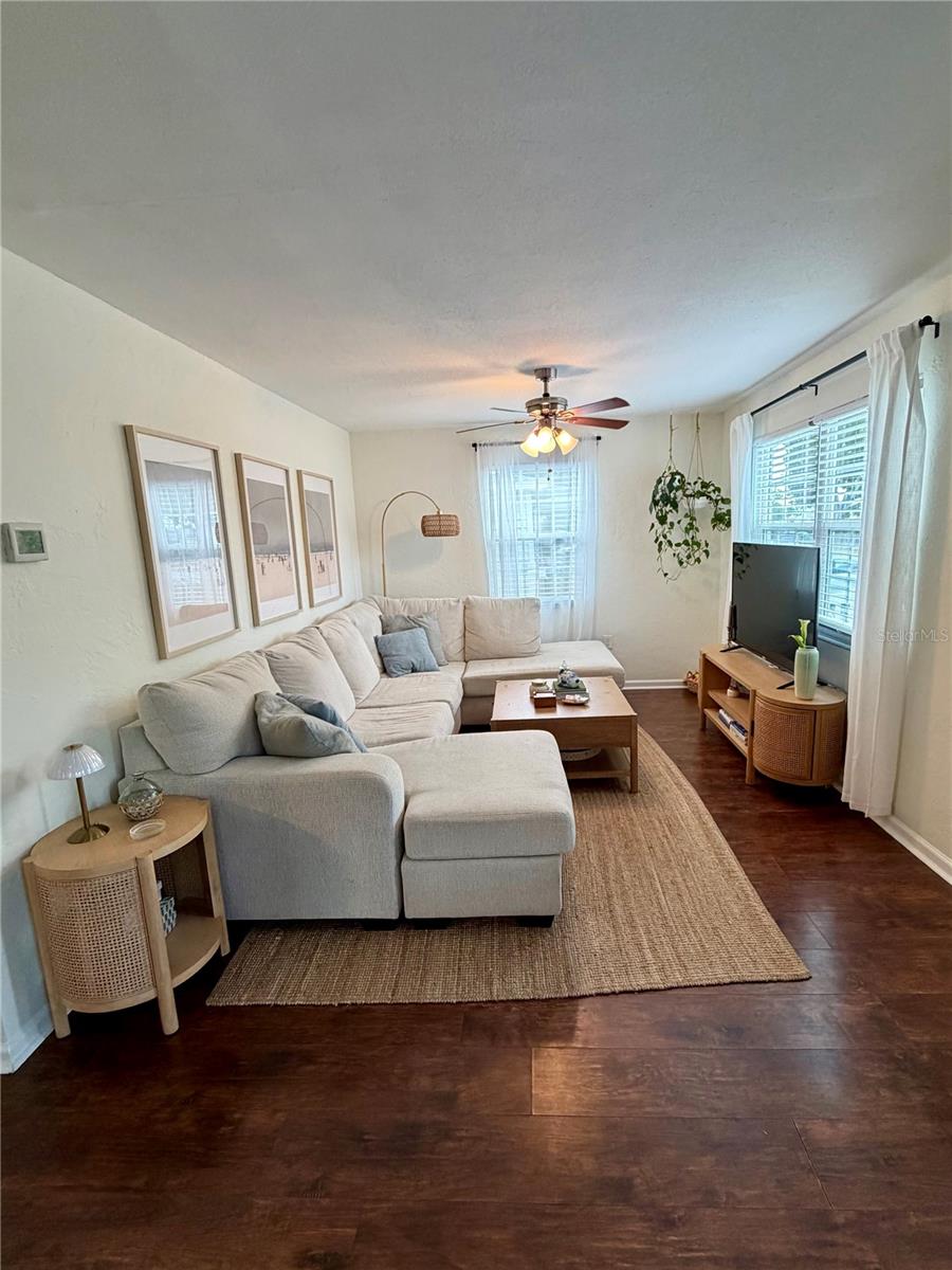 Image 3 of 25 For 2842 15th Avenue N
