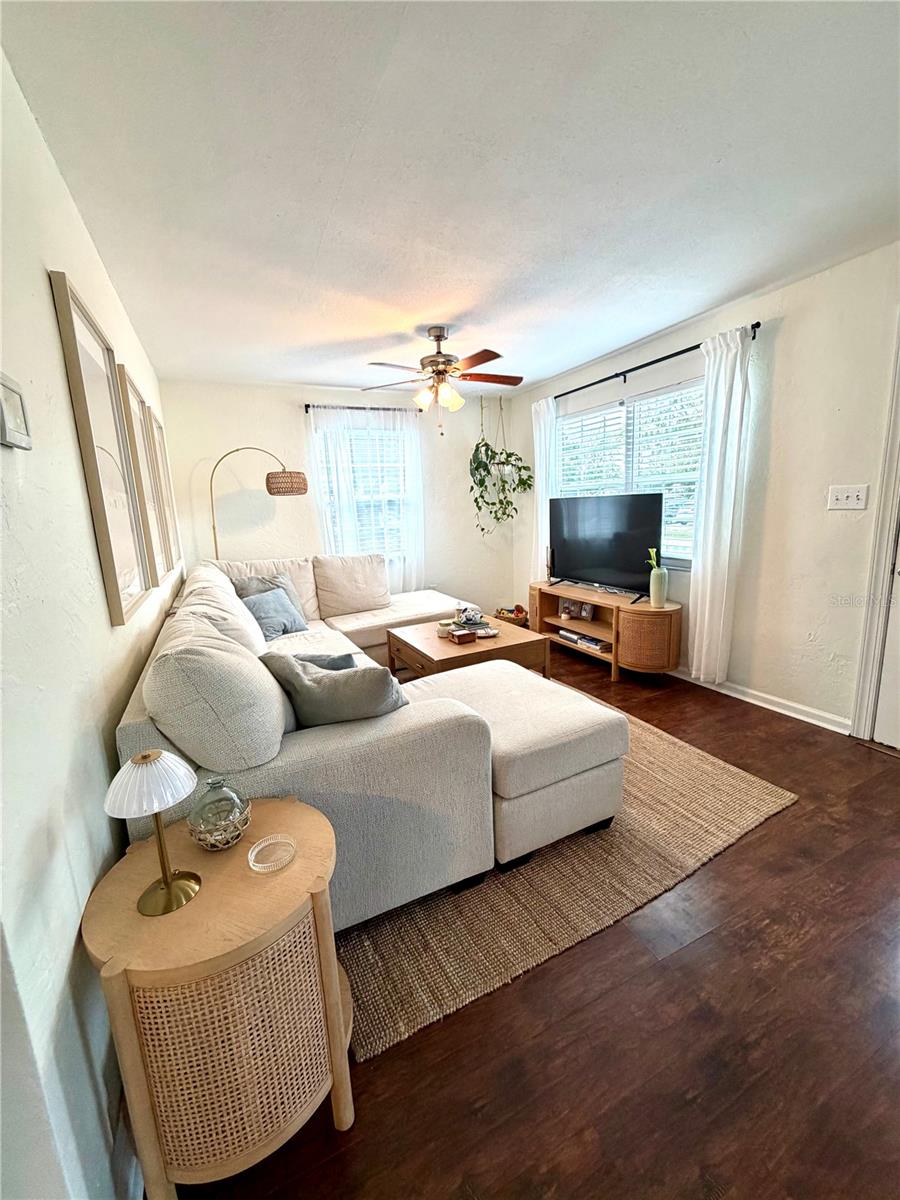 Image 4 of 25 For 2842 15th Avenue N