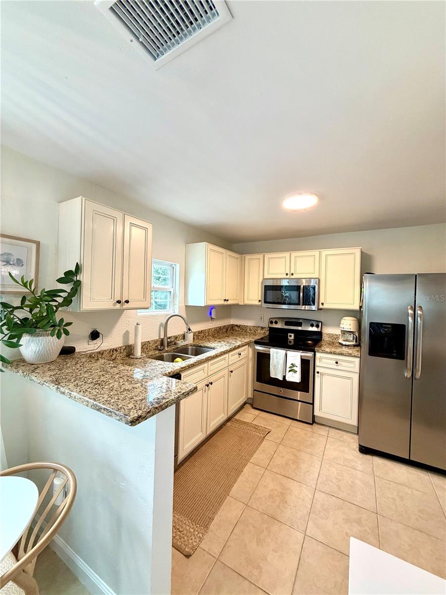 Image 5 of 25 For 2842 15th Avenue N