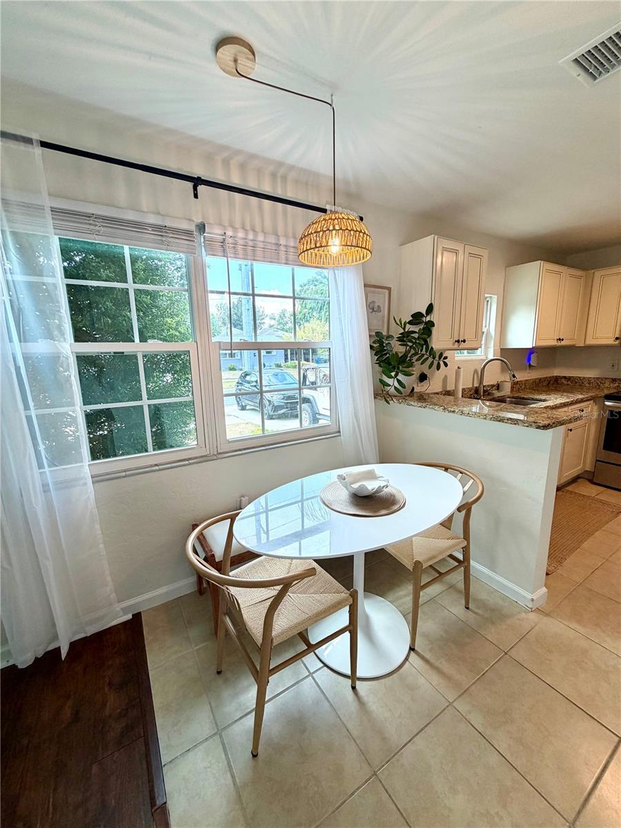 Image 7 of 25 For 2842 15th Avenue N