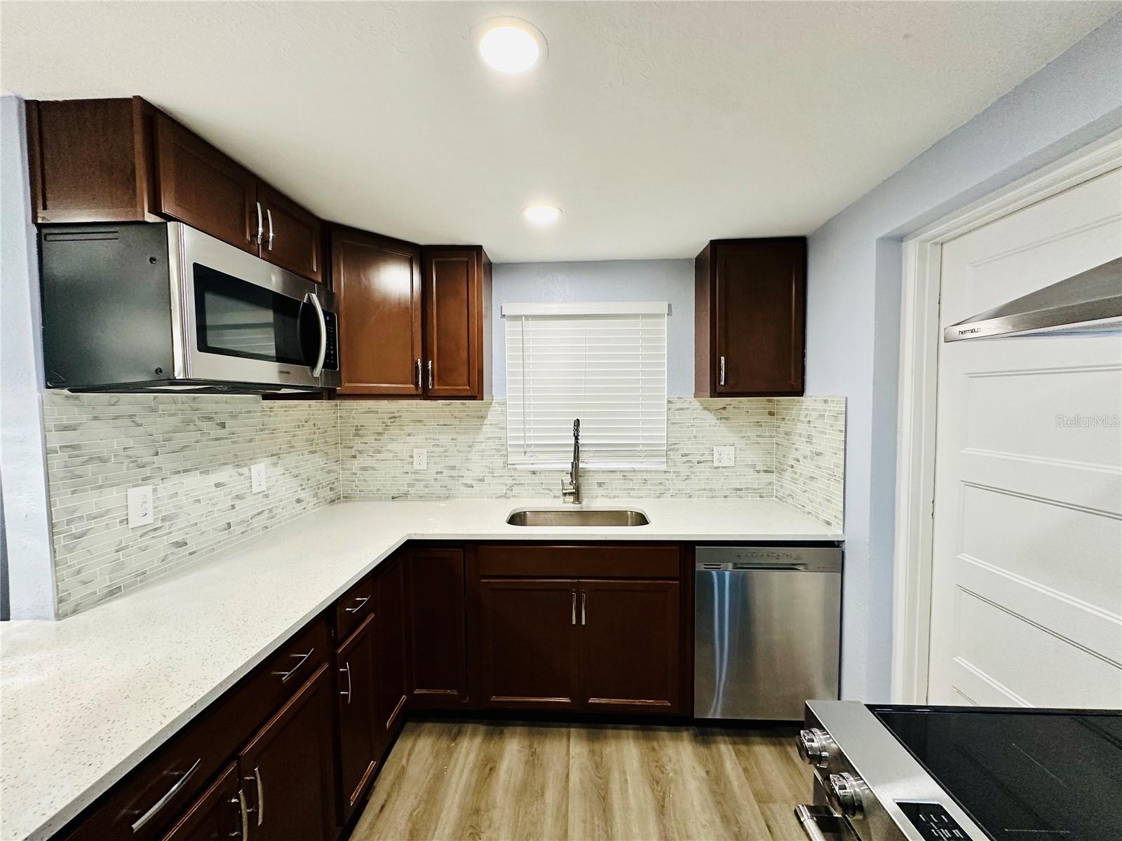 Image 11 of 98 For 8203 Olivewood Place