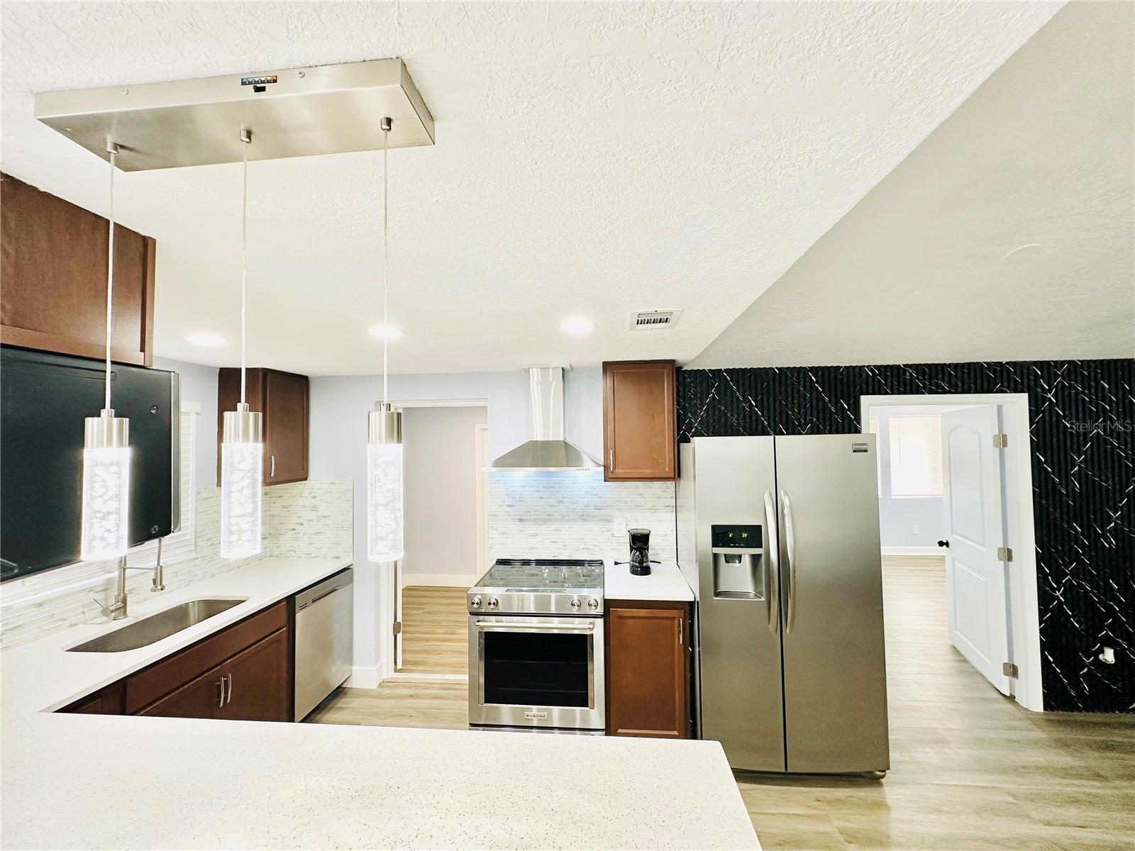 Image 16 of 98 For 8203 Olivewood Place