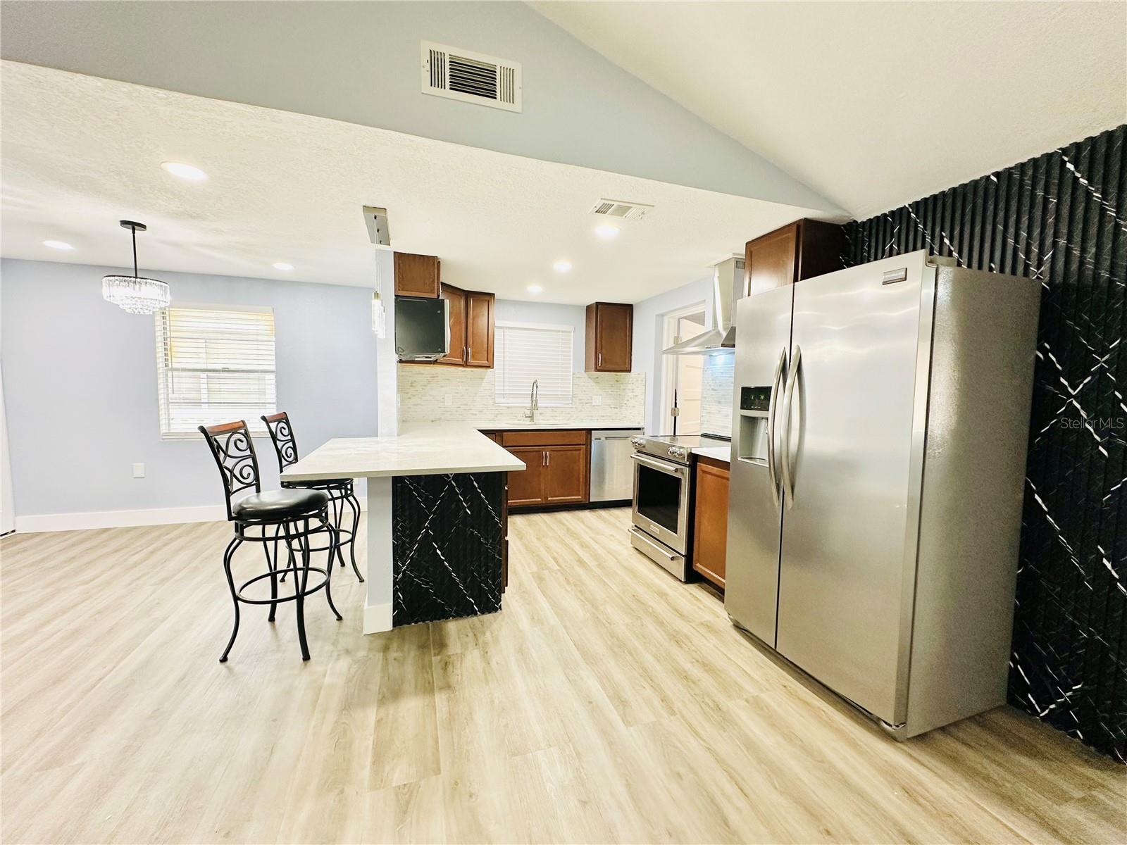 Image 17 of 98 For 8203 Olivewood Place