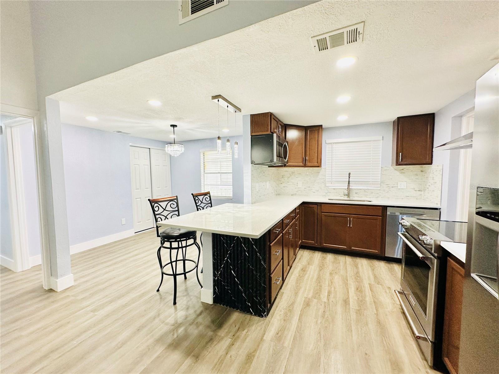 Image 18 of 98 For 8203 Olivewood Place