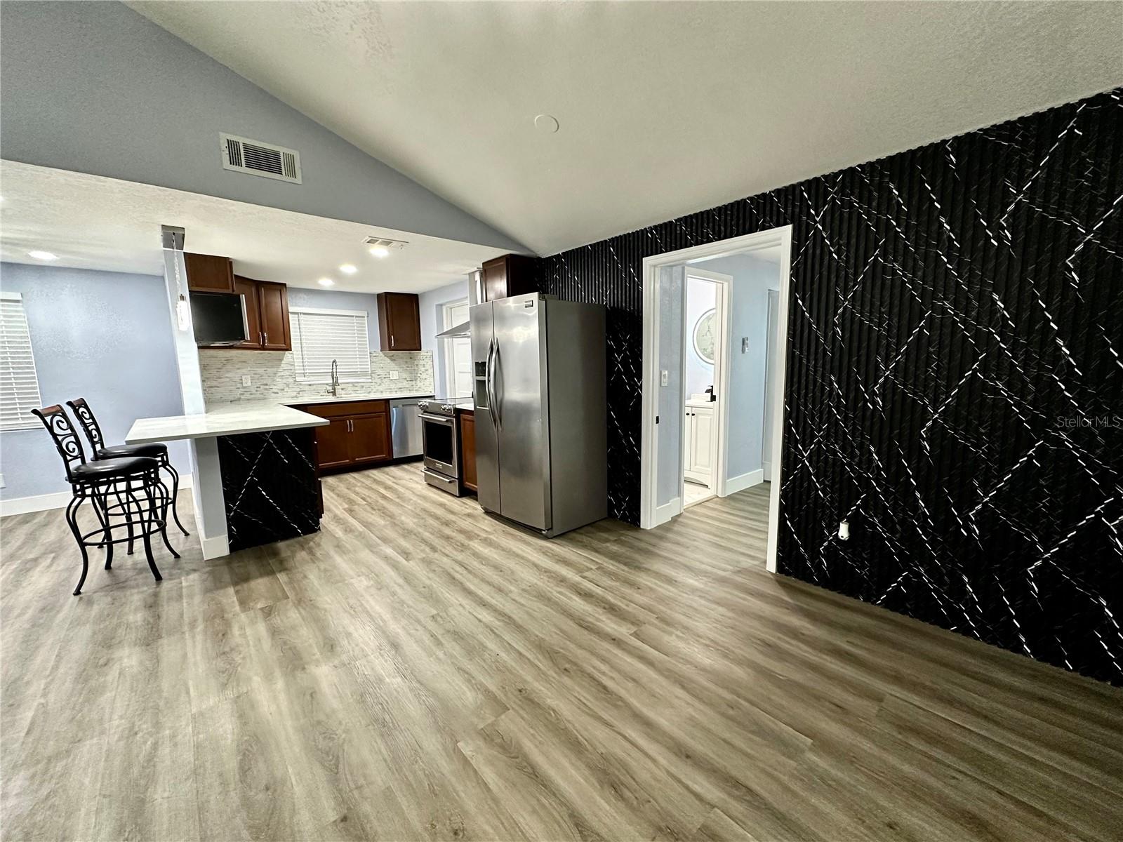 Image 9 of 98 For 8203 Olivewood Place