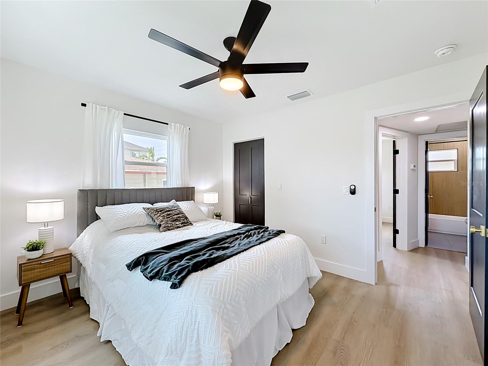 Image 21 of 34 For 5431 Dartmouth Avenue N