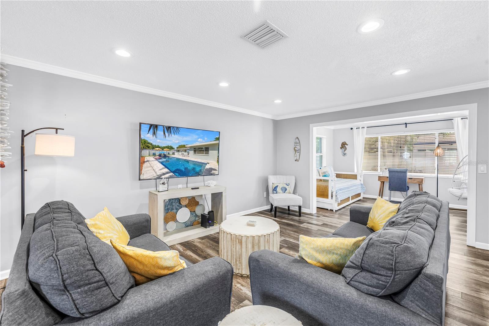 Image 18 of 47 For 12096 Oak Street