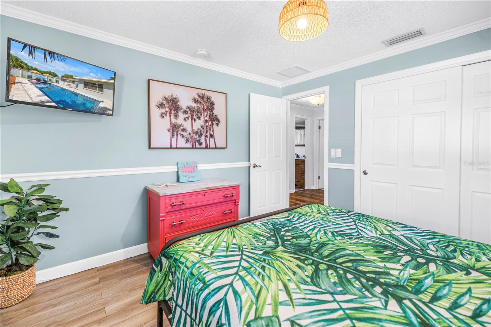 Image 24 of 47 For 12096 Oak Street