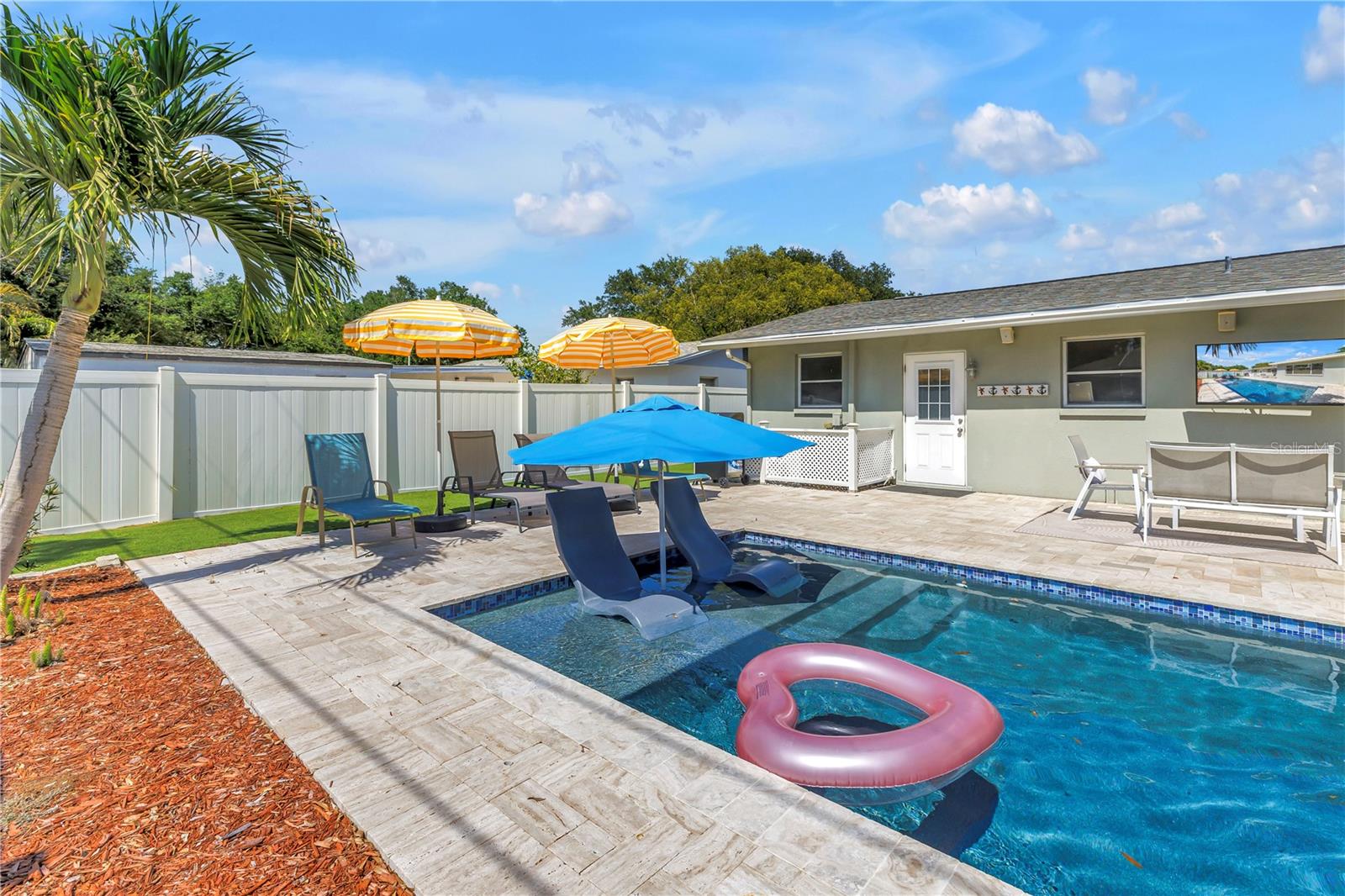 Image 3 of 47 For 12096 Oak Street