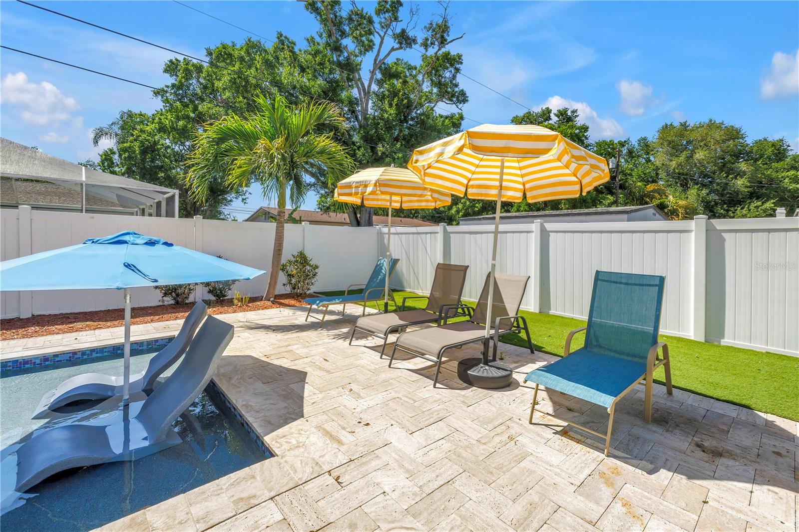 Image 4 of 47 For 12096 Oak Street