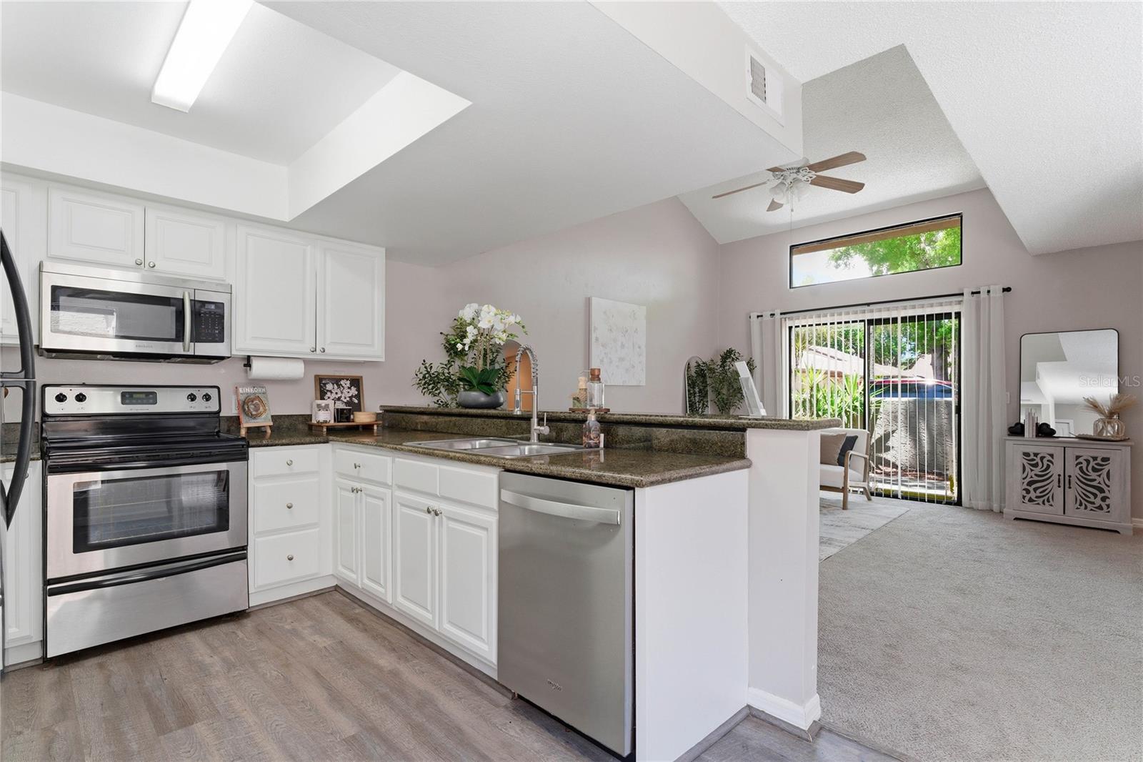 Image 7 of 34 For 6262 142nd Avenue N 1004