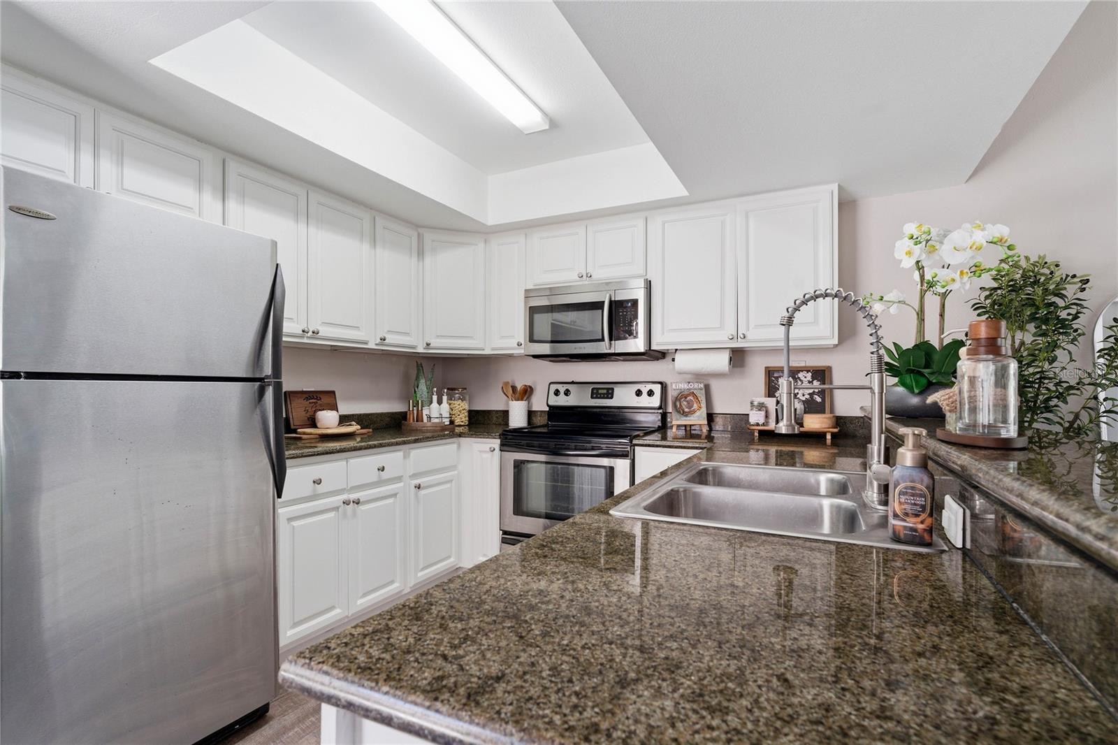 Image 9 of 34 For 6262 142nd Avenue N 1004