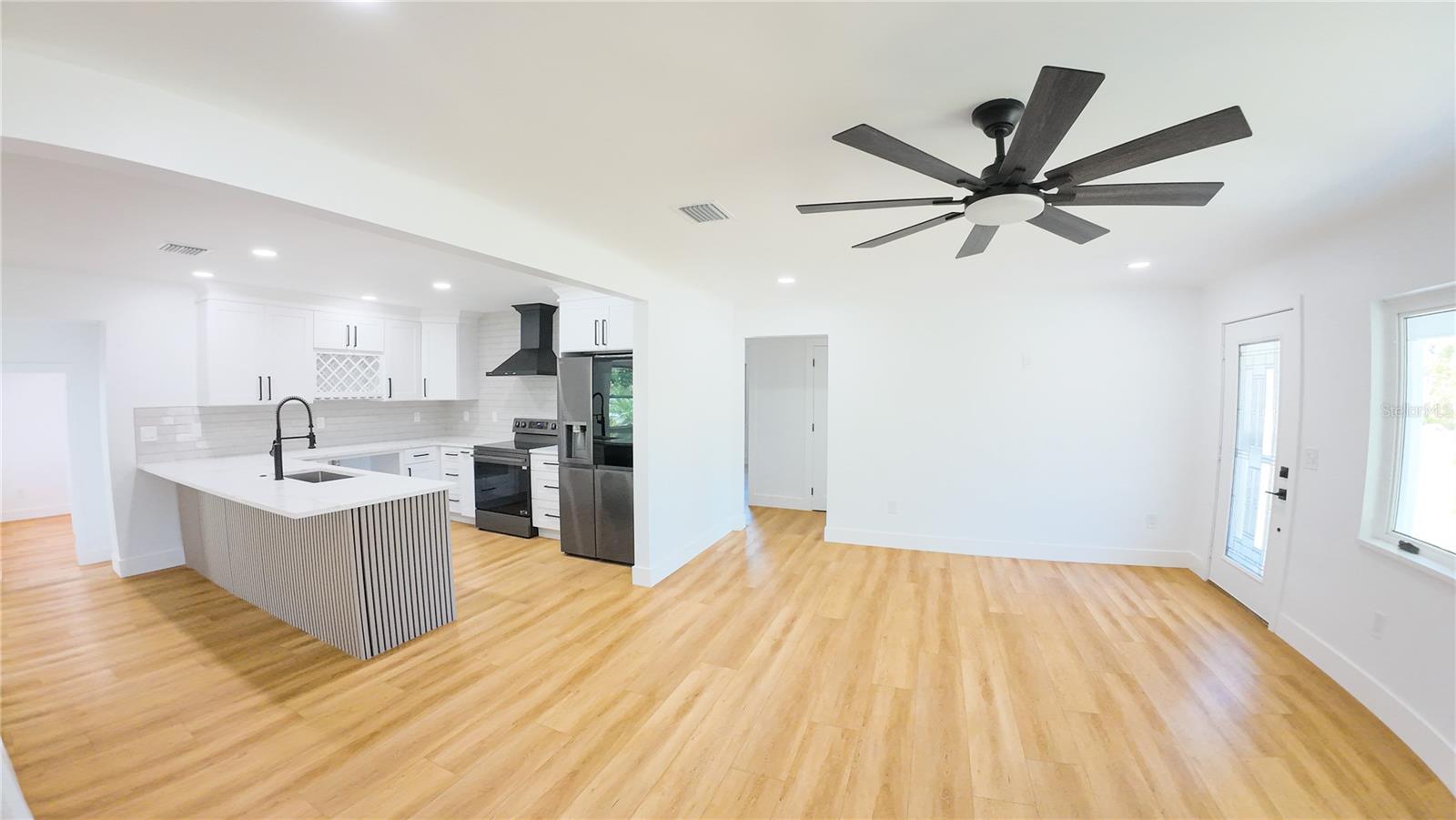 Image 15 of 37 For 936 Alcazar Way S