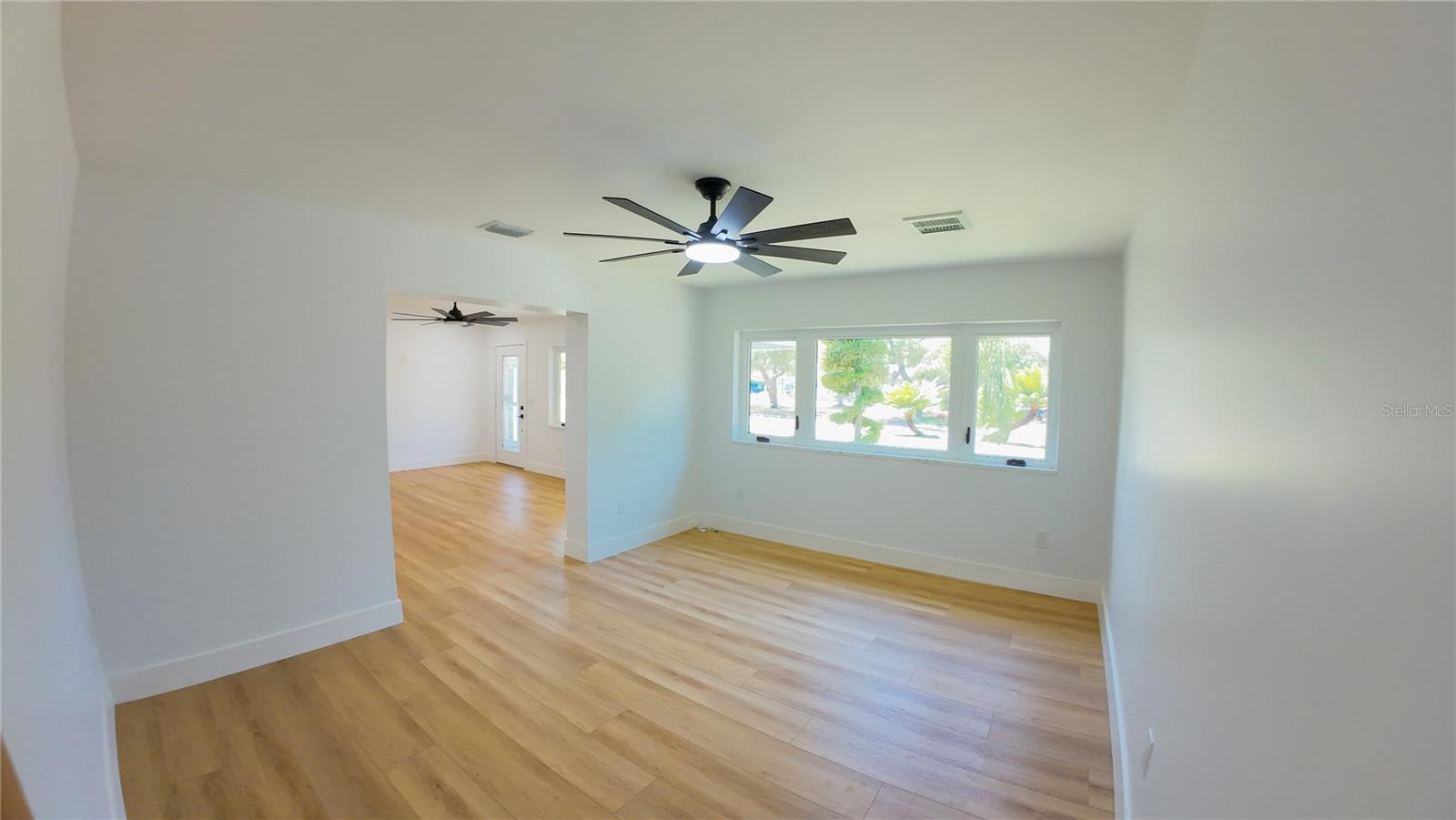 Image 22 of 37 For 936 Alcazar Way S