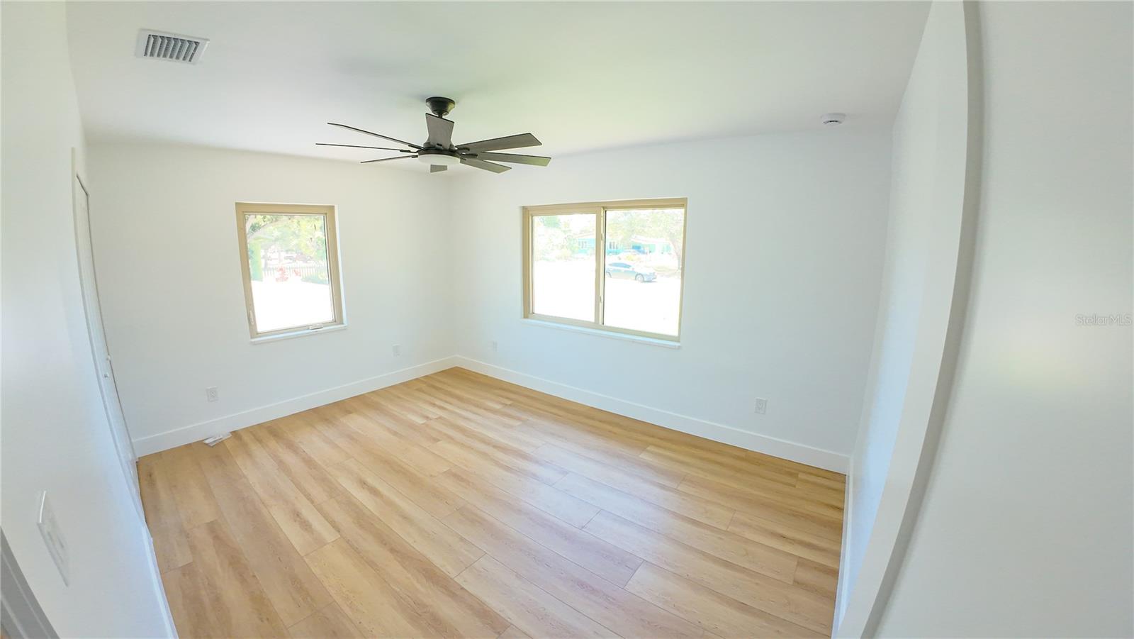 Image 31 of 37 For 936 Alcazar Way S