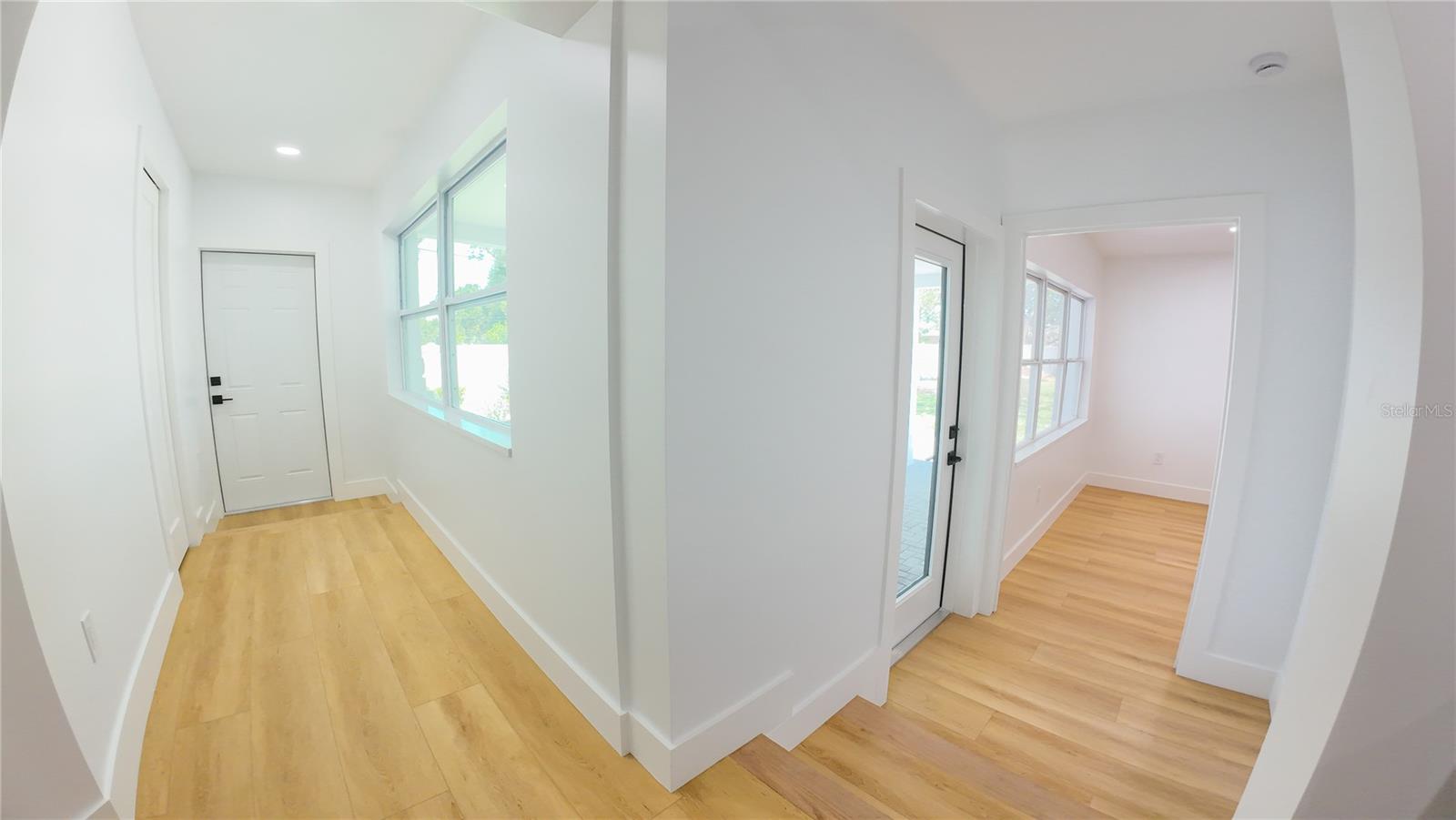 Image 35 of 37 For 936 Alcazar Way S