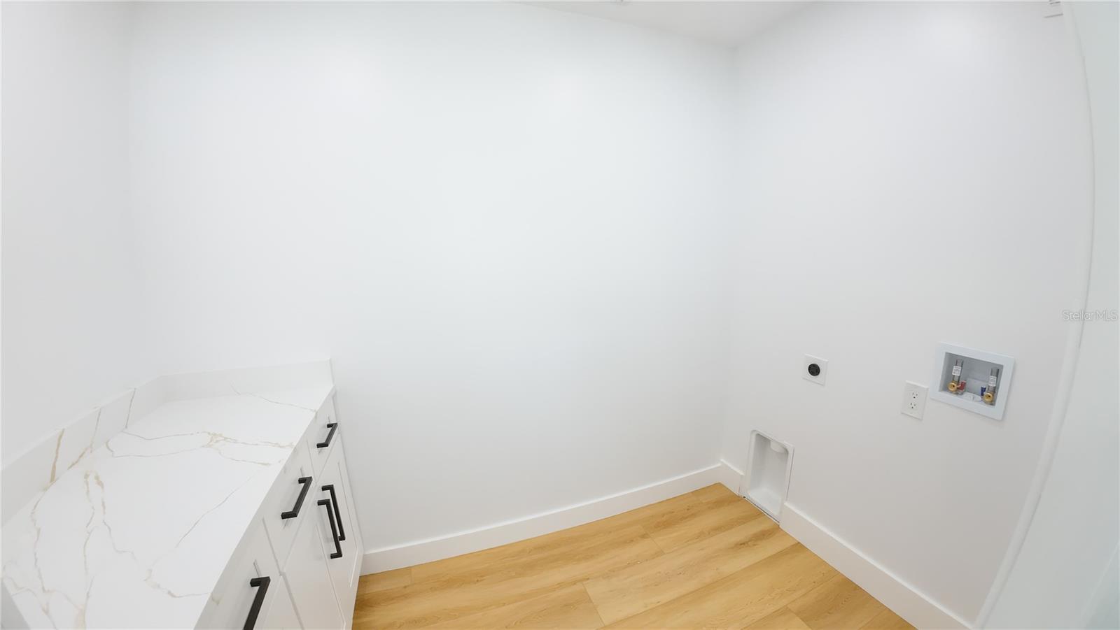 Image 36 of 37 For 936 Alcazar Way S