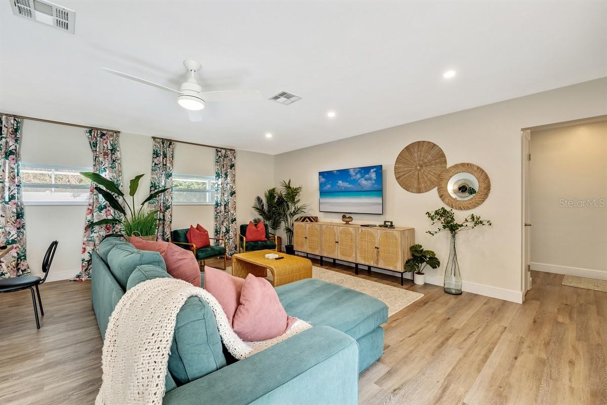 Image 3 of 54 For 1720 Penny Lane